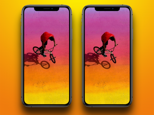 iPhone X и Xs на жёлтом фоне