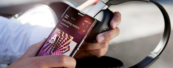 Беспроводная технология NFC позволяет установить быстрое сопряжение между смартфоном и наушниками
