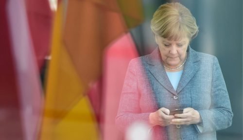 Какой телефон у Ангелы Меркель