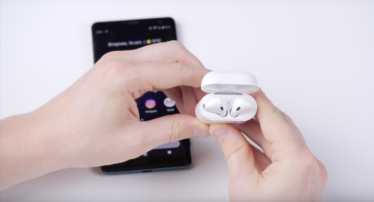 Airpods можно подключить к андроиду. Подключить наушники беспроводные к айфону. Беспроводные наушники айфон подключить к андроиду. Оригинальные аирподсы подключаются к андроиду. Подключить наушники Apple к андроиду.